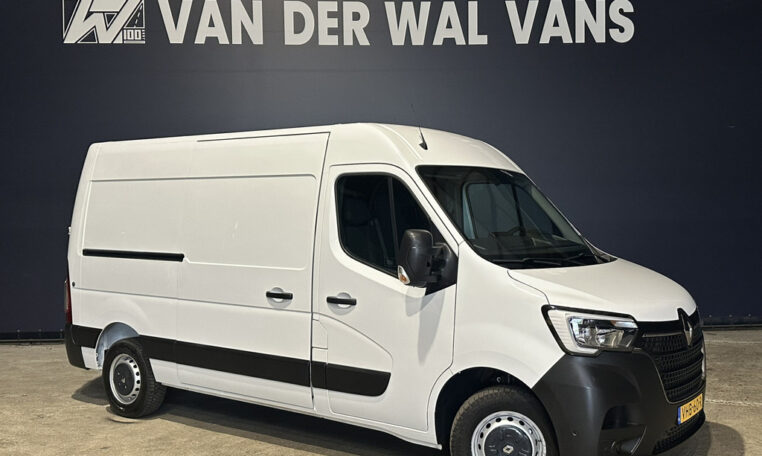 Renault Master 2.3 dCi 136pk L2H2 Euro6 Airco | Camera | Navigatie | Cruisecontrol | LED 2500kg Trekhaak