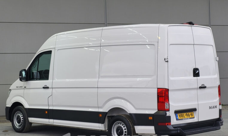 8KWh 115km WLTP Airco Cruise Camera Navi 11m3 Airco