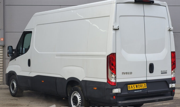 5t Trekgewicht Airco Cruise Parkeersensoren L2 12m3 Airco Cruise control